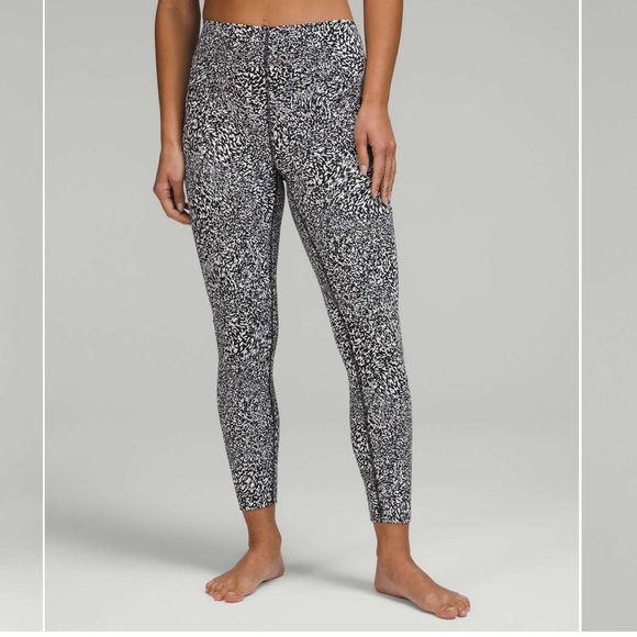 Lululemon Instill High Rise Leggings 25” Size 10 Black White Print - Picture 1 of 7